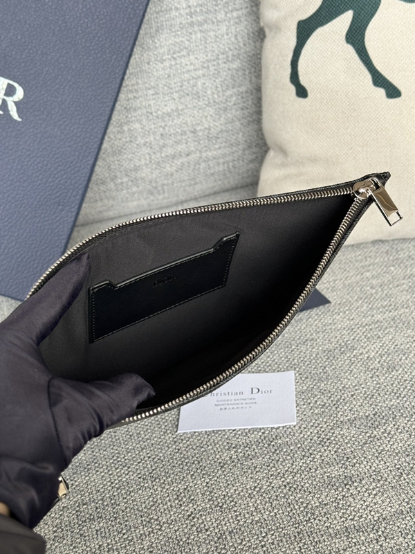 ディオール財布着用イメージ